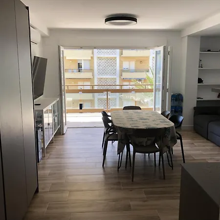 Modern Frontline Apartment *